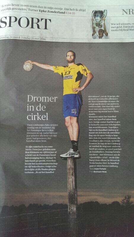 bevohandbal's tweet photo. Vandaag prijkt op de voorpagina sport van NRC weekend Ron Klemann in Bevo outfit! http://t.co/KVsY3g52kU