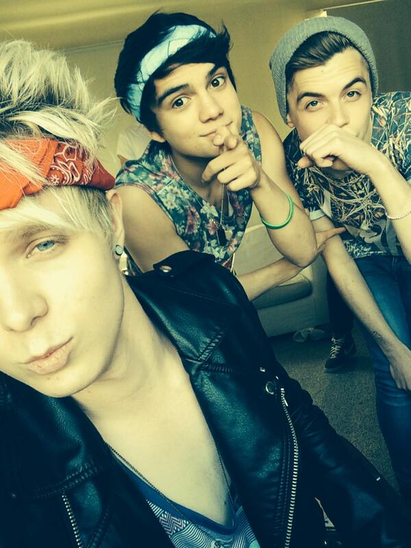 Officialmadband's tweet photo. @ABPryer @DanielHuwLewis @michaelsutthako @aidenhancock 

The new M.A.D http://t.co/FbmgjCGZW4
