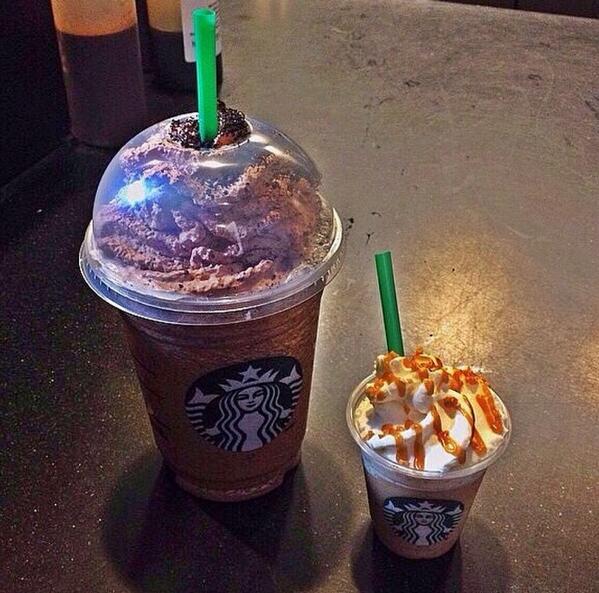 BlRTHDAYPORN's tweet photo. Mocha cookie crumble and caramel ribbon sample 😍 http://t.co/V0GErHxvOi