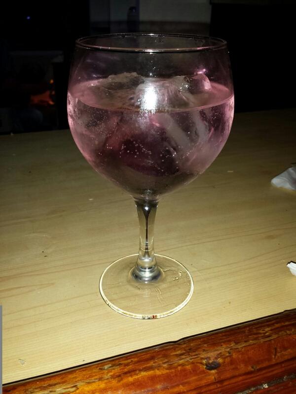 Antonio_EB12's tweet photo. @fatimawalino  @BentEfb @enrikee_fb @PubLaConcha #gintonic #FinalChampions http://t.co/ye5rEGM4rM