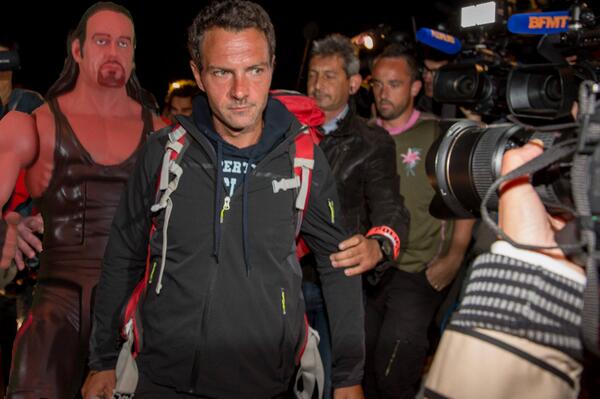 UndertakerLife's tweet image. Kerviel en prison,
L'@UndertakerLife veille sur lui à Menton