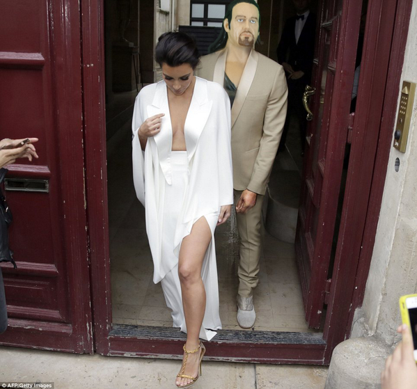 UndertakerLife's tweet image. Kim Kardashian &amp;amp; Kennytaker
#Mariage #Picture #Wedding #France #KimyeWedding #Kimye #KimyeWeddingUpdate