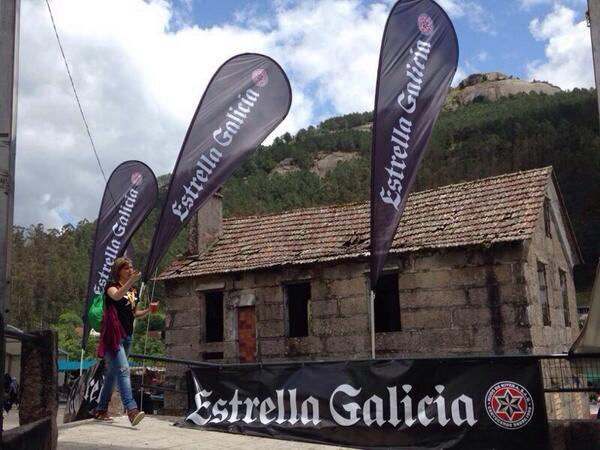 estrellagalicia's tweet photo. En el @festivaldecans desbordado #agroglamour con #estrellagalicia http://t.co/uuueC4JsX1