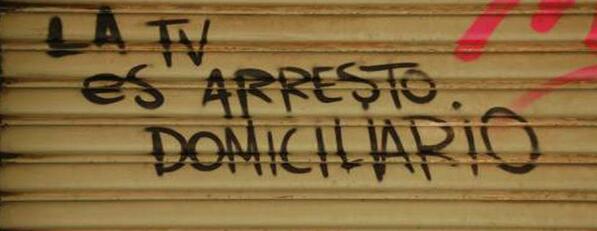 cuentatwt's tweet photo. La TV es arresto domiciliario http://t.co/7631GTemgW