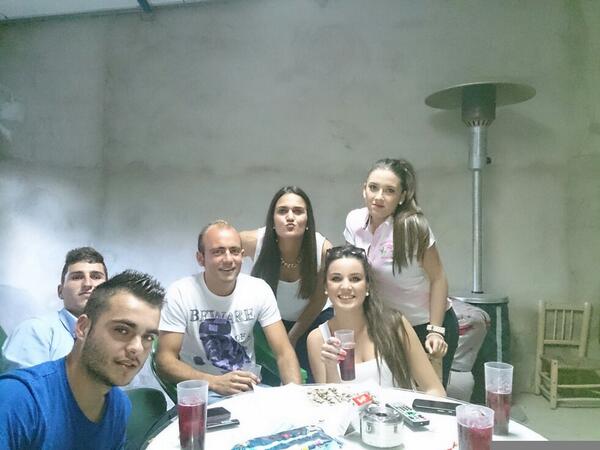 nataliarv5's tweet photo. Empezamos con el partido ¡¡HALA MADRID!! http://t.co/3TvXRUivjY