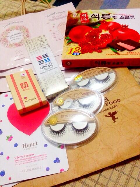 ขอขอบคุณเพื่อนเฌอมากๆ สำหรับของฝากจากเกาหลี  ชั้นนอนกินช็อกโกแล็ตจะหมดกล่องละ อร่อยมากกกอ่ะแก 😘👍 @ChermarnWorld