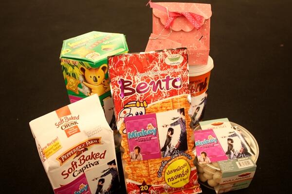 MinKeylover_TH's tweet photo. all credits to #minkeylover_th  these are what we prepared for SHINee 1st Thailand fan meeting :D #6YearsWithSHINee http://t.co/AFKJSLzkX1