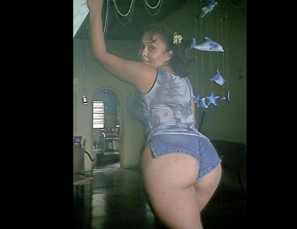 lauraMILFmx's tweet photo. busco una verga gruesa y joven que me de lo que mi ex no me pudo dar http://t.co/SMypEiYaVR