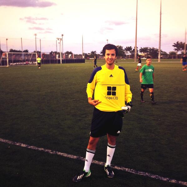 JaimeGuti91's tweet photo. Llevando orgulloso la camiseta de @ReinolesCTO por Miami! Ascendidos a primera! GRANDES! @Liga7Elprado http://t.co/QLKob0Onjz