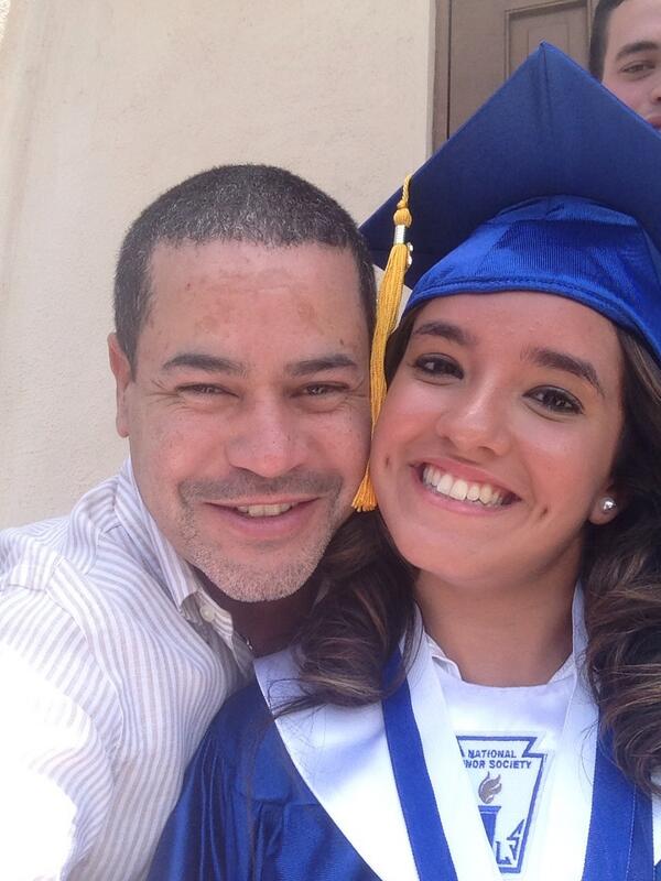 josecvaqueros1's tweet photo. Con mi sobrina en su #graduacion #blueladies http://t.co/CL7PluPipR