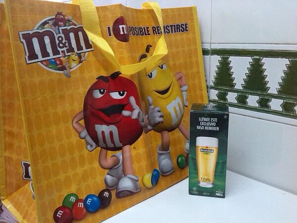 _rakel91's tweet photo. Asi da gusto ir a compraar :)) #aniversarioalcampogr http://t.co/kaFzgDskX3