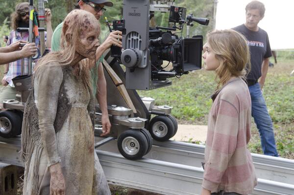 TheeWalkngDead's tweet photo. Let’s go to the mall. #TWD http://t.co/FMceRahIRg