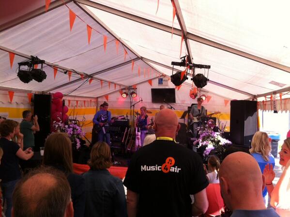 Eerste optreden, Docentenband. Om 19.00uur the Voice Kids.