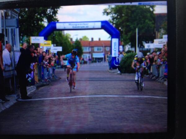 RickdenBesten's tweet photo. Geen thuiswinst @BasOttevanger in Ronde van Groot-Ammers. Nipt geklopt in sprint nieuwelingenkoers door Martin Pluto. http://t.co/WWkXD203q4