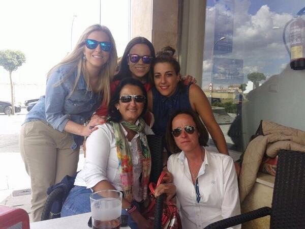 mati_rayo's tweet photo. Dia perfecto con estas chicas en @masQkopas @Ariasmariajesus http://t.co/0vC2eLNlGb