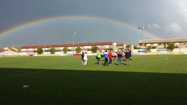 RadioTudela's tweet photo. El @castejonoficial femenino celebra la liga con este paisaje. #Campeonas http://t.co/gImFUWhFeL