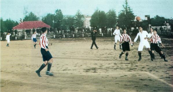 SecretosdeMadri's tweet photo. Así eran los Real Madrid - Atlético hace casi un siglo, en 1919. http://t.co/1bHpdaNP14
