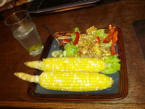 Louisamonkey's tweet image. Last lunch b4 @OttawaMarathon 5k. New pb goal. @iRunNation  #I run to spend more time w/ those I love .#WhyiRun