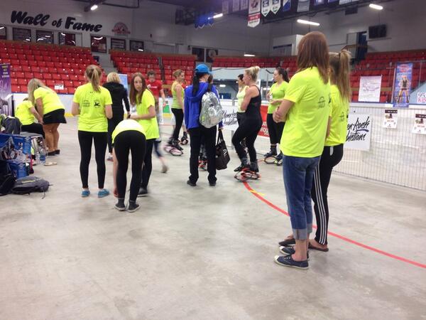 WomenSportFit's tweet photo. Kangoo jumping starting in 5 minutes!
#WomenSportFitnessShow http://t.co/bBLzTDZrwU