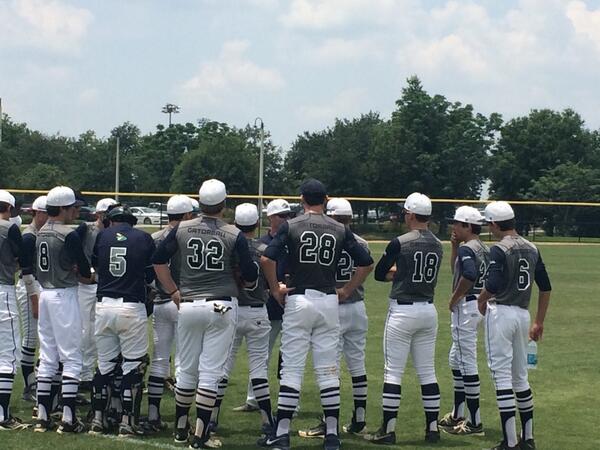 ProspectWire's tweet photo. @_Gatorball_ 16u getting a last minute pep talk from Coach Steve Barton before their 1pm game #WSLKickoff http://t.co/ZfvUD5c9ZA