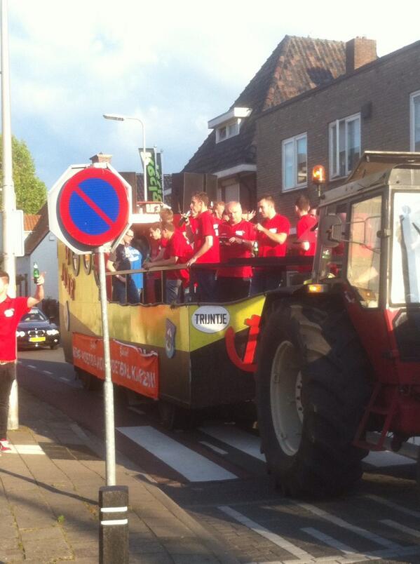 RichtersHenk's tweet photo. Kampioenen http://t.co/bMsQvVfjqo