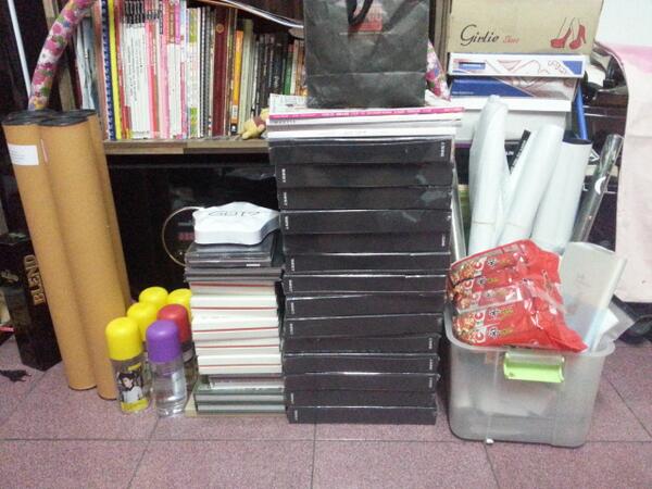 PreolderMakeup's tweet photo. นี่คือของทั้งหมดที่เหลืออยู่กำลังแพ็คลงกล่องค่ะ http://t.co/iff9oPEhqa