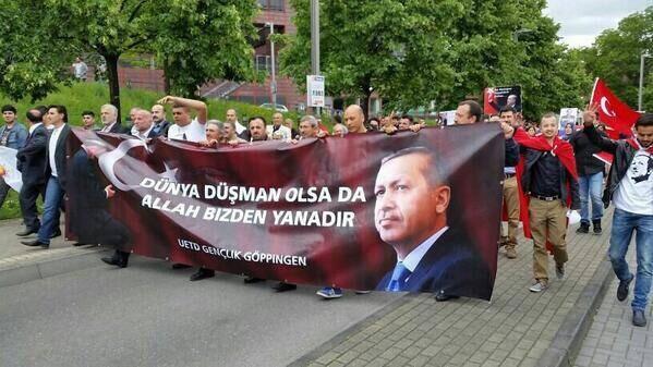 Vatan_SancAK's tweet photo. Gündemi Belirlenen
DEYİL
Gündemi Belirleyen 
TÜRKİYE Olduk..!
İstiklal Mücadelesi Veriyoruz...

#AvrupaLiderGörsün http://t.co/0VTWPQhSIJ
