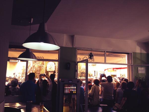 matunicaz's tweet photo. Viendo la Macarena desde la barra. http://t.co/00LInpeyve