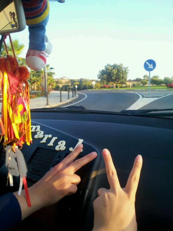 rocio_salgero's tweet photo. Vamonos para alosno con @teresabogo9  en el coche de @marikiya9252 y luego a montarnos un ratito. http://t.co/7uhjDoSIHU