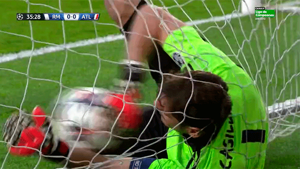 MPlusDeportes's tweet photo. Infinitas victorias, títulos, manos milagrosas... Pero los mejores, como Casillas, también fallan.
#SueñoconChampions http://t.co/TzdOLaY04g