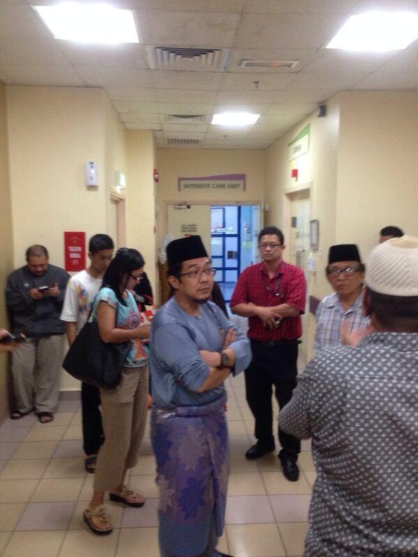 Dato hj <a href="/razaliibrahim/">Dato Razali Ibrahim</a> ketika melawat jnazah mantan ADUN Sg Balang, Dr Robiah Kosai di Hosp Tawakal. Al-fatihah.