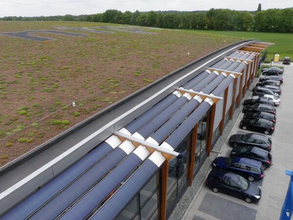 BeijkMaurice's tweet photo. Innovatieve energie genererende zonneluifel bij #Unipro #Haaksbergen. #Unipro, #Zonel #Renson co-creatie optimaforma. http://t.co/vYoHgfHo3I