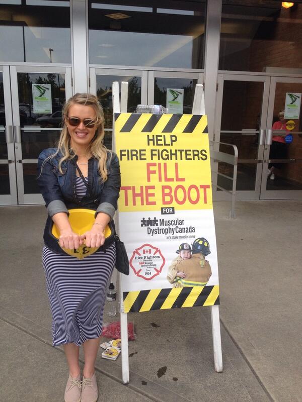 five_bars's tweet image. Fill our boots... Or in this case, a helmet!