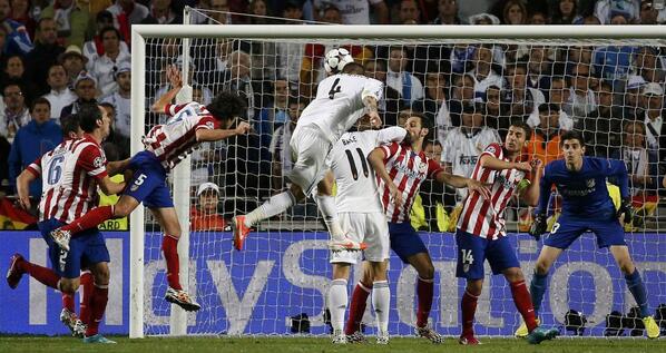 marca's tweet photo. Así empató Ramos en el 93' #UnaFinalParaContarla http://t.co/3ECTpOWU0E