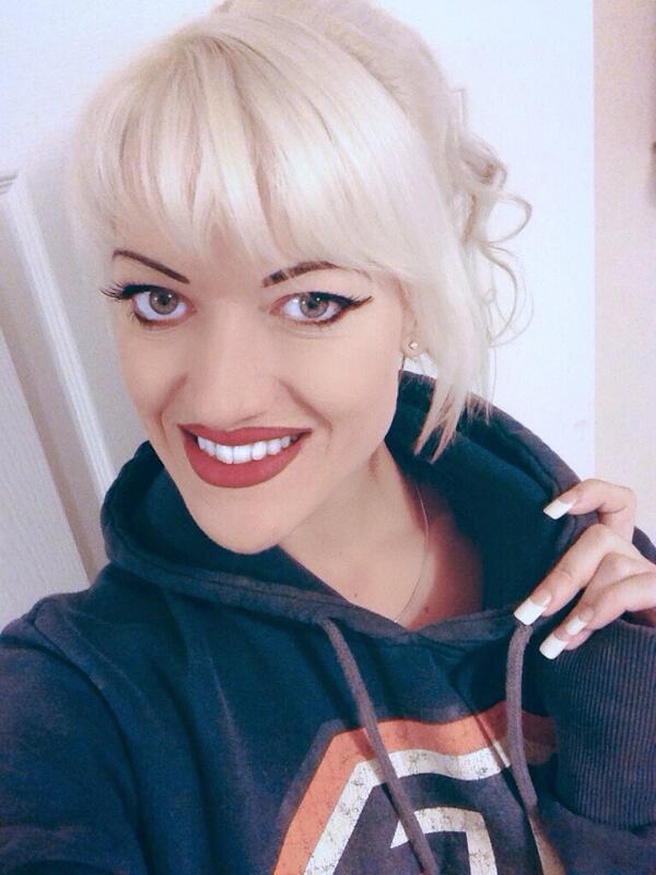 elizafetish's tweet photo. Which #muppet did her hair and make up before taking off her hoodie?! Yep. That would be me! #duh #blondemoment http://t.co/VMukwIaoRc