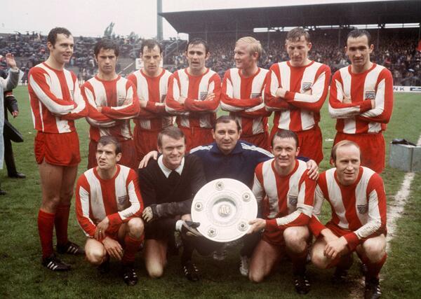 FCBayernLA's tweet photo. Hace 45 años ganamos la Primera Bundesliga!! http://t.co/vhEqOeMH1o