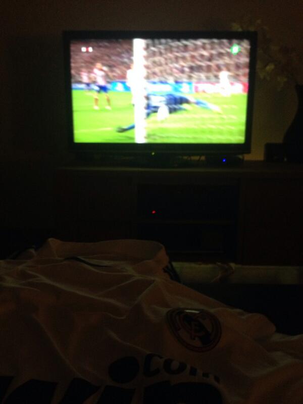 AlainWalstock's tweet photo. La decima!!! Hala Real!!!!! Genieten :) http://t.co/DHpYZcf7ei