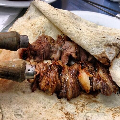 TNKidsFoodPorn's tweet photo. JT and @THETNKIDS are in Turkey. Learn about döner kebab and where to eat it in Istanbul:  http://t.co/CcgPG0hXFR http://t.co/YB2SAGaNY6
