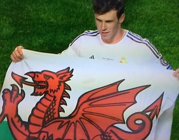 lleoldotcymru's tweet photo. Llongyfarchiadau i Gareth Bale http://t.co/aueAFOkJux