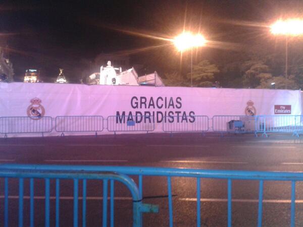 yolandaM_92's tweet photo. En Cibeles!!!!! #primerafila :):) http://t.co/VGX6SS9qf0