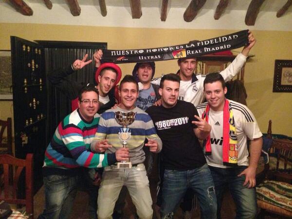 Juanma_Popi_7's tweet photo. La cúpula madridista!!! @makibnt @1993Piter @kamaron94 http://t.co/O1VwwRq0zn
