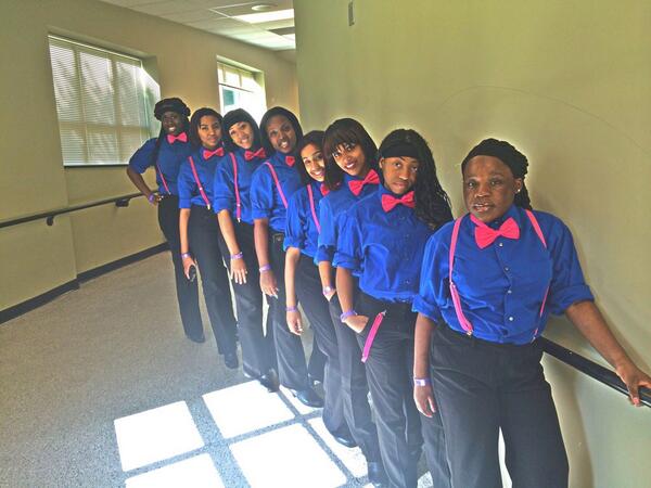 4EverBlaziin's tweet image. #BombaySteppaz 👏👏👞👞‼️