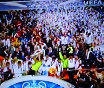 saipulanas1's tweet photo. EL REAL juara http://t.co/ZFPKAQapzf
