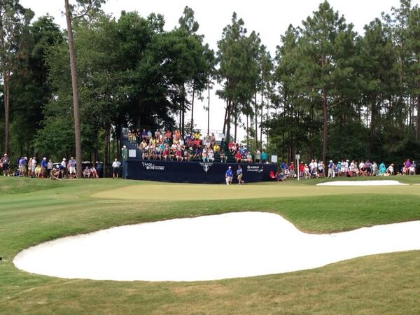 gpa1127's tweet photo. Nice crowds around 18 @AirbusLPGA #lpga http://t.co/r7KUTVSCCR