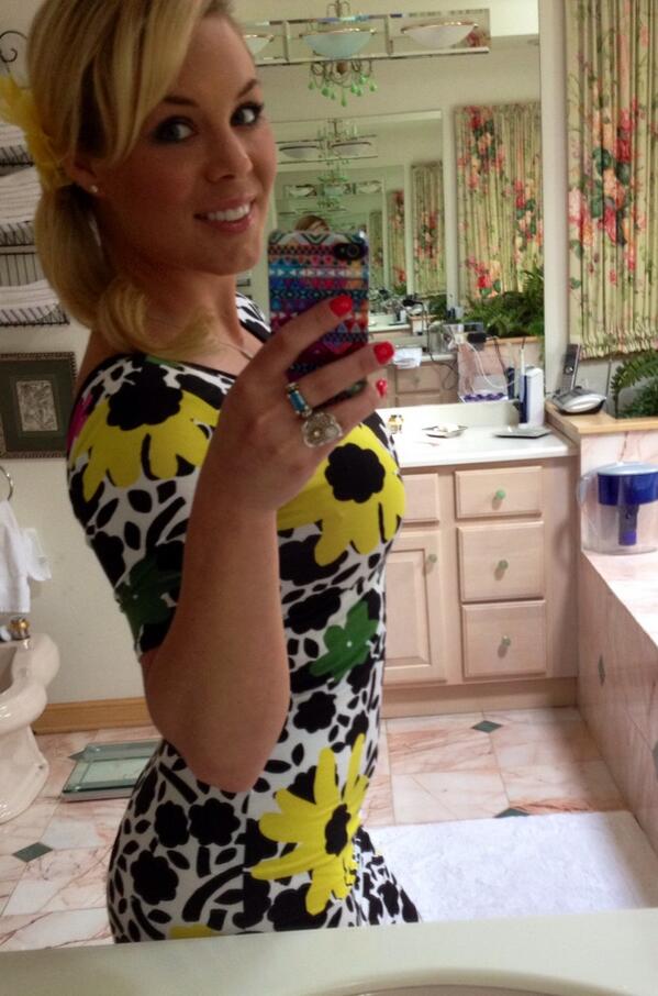 SwtAdeline's tweet photo. #smile #kcco #butfirstletmetakeaselfie #chivette #chicagogirl #kcco #ChiveNation @theCHIVE http://t.co/GPP7SWy9SQ