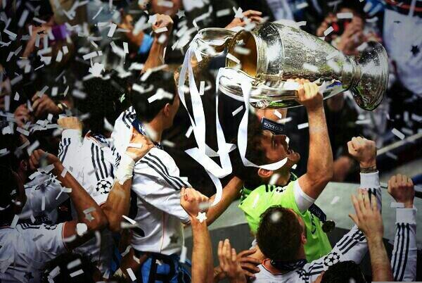AlbertoCEscuder's tweet photo. CÓMO NO TE VOY A QUERER. #LADECIMA #HALAMADRID #INCREIBLE. 🏆🏆🏆🏆🏆🏆🏆🏆🏆🏆 http://t.co/PWVcPstztM