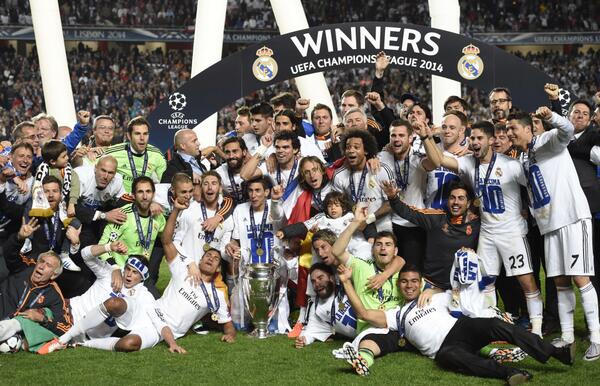 La1_tve's tweet photo. Vemos la emoción de @MrAncelotti tras hacerse con el título #FinalChampions (Fotos AFP) http://t.co/60E6larrLV