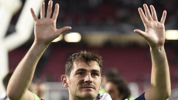 ChampionsLeague's tweet photo. Keeper @CasillasWorld signals @realmadrid's tenth European Cup #UCLfinal http://t.co/X2sWPEqFLX