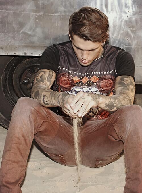 chinkillahbb's tweet image. chillin in a sandbox... literally. at some playground -_- wit a tire. #itrl