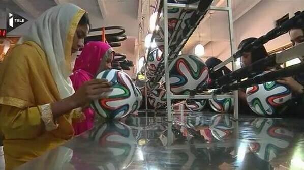 Balón del Mundial de #Brasil, 130 € unidad. Salario mujeres paquistaníes que lo cosen, 74 €/mes #WorldCup2014